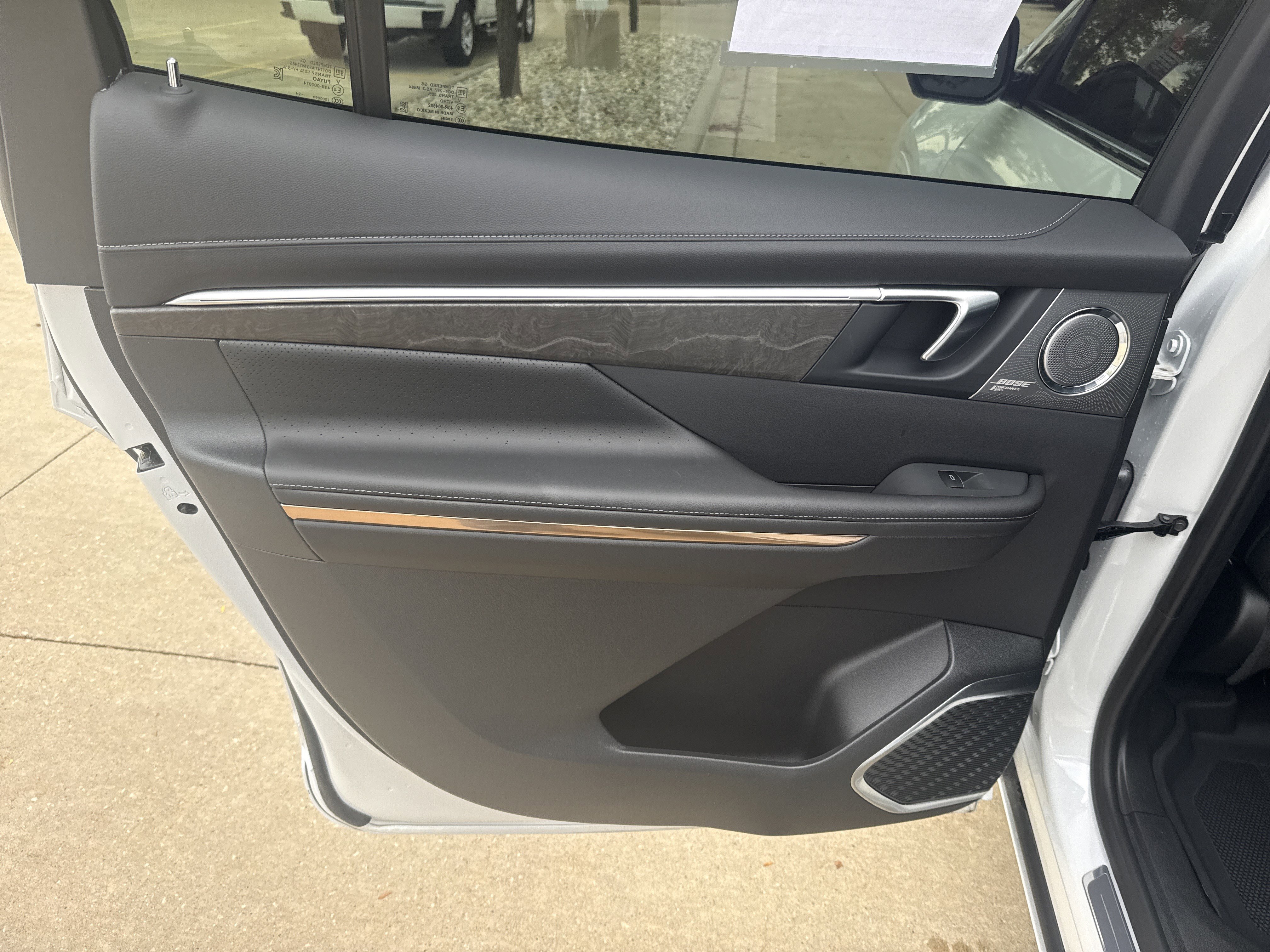 Used 2025 Buick Enclave Avenir w/ Super Cruise Package image 11