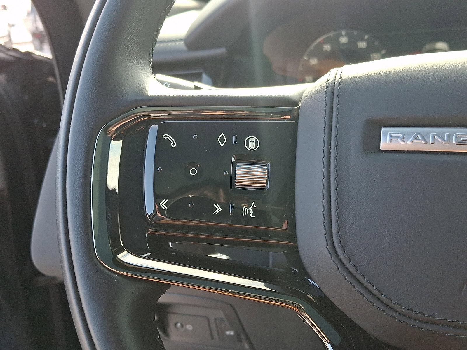 Used 2026 Land Rover Range Rover Velar Dynamic SE image 22