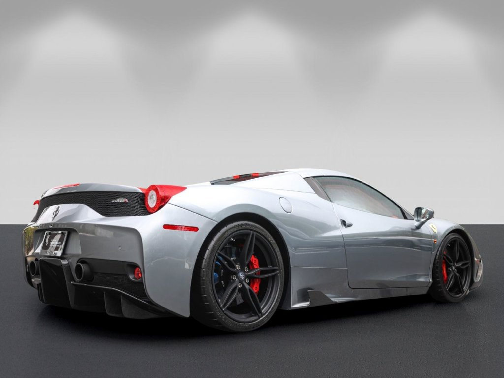 Used 2015 Ferrari 458 Speciale A RWD image 10