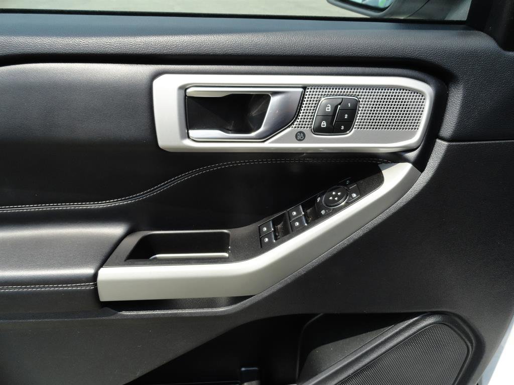 Used 2022 Ford Explorer Limited w/ Equipment Group 301A image 10