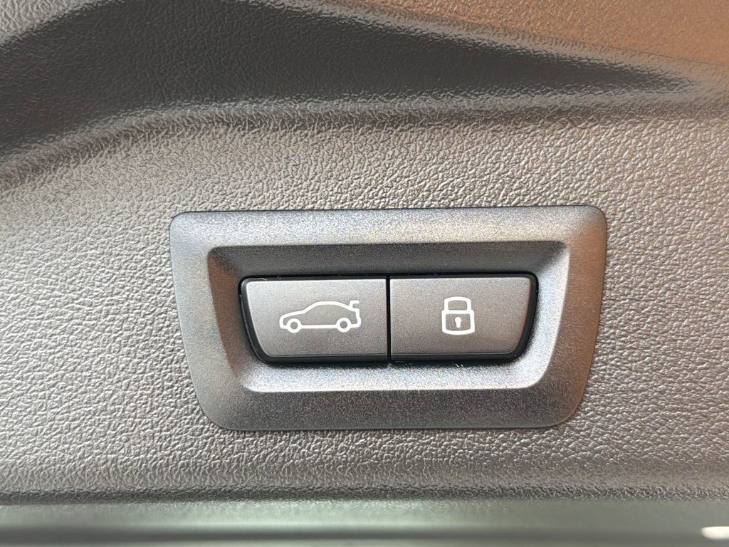 Used 2025 BMW X5 xDrive40i w/ Climate Comfort Package image 36