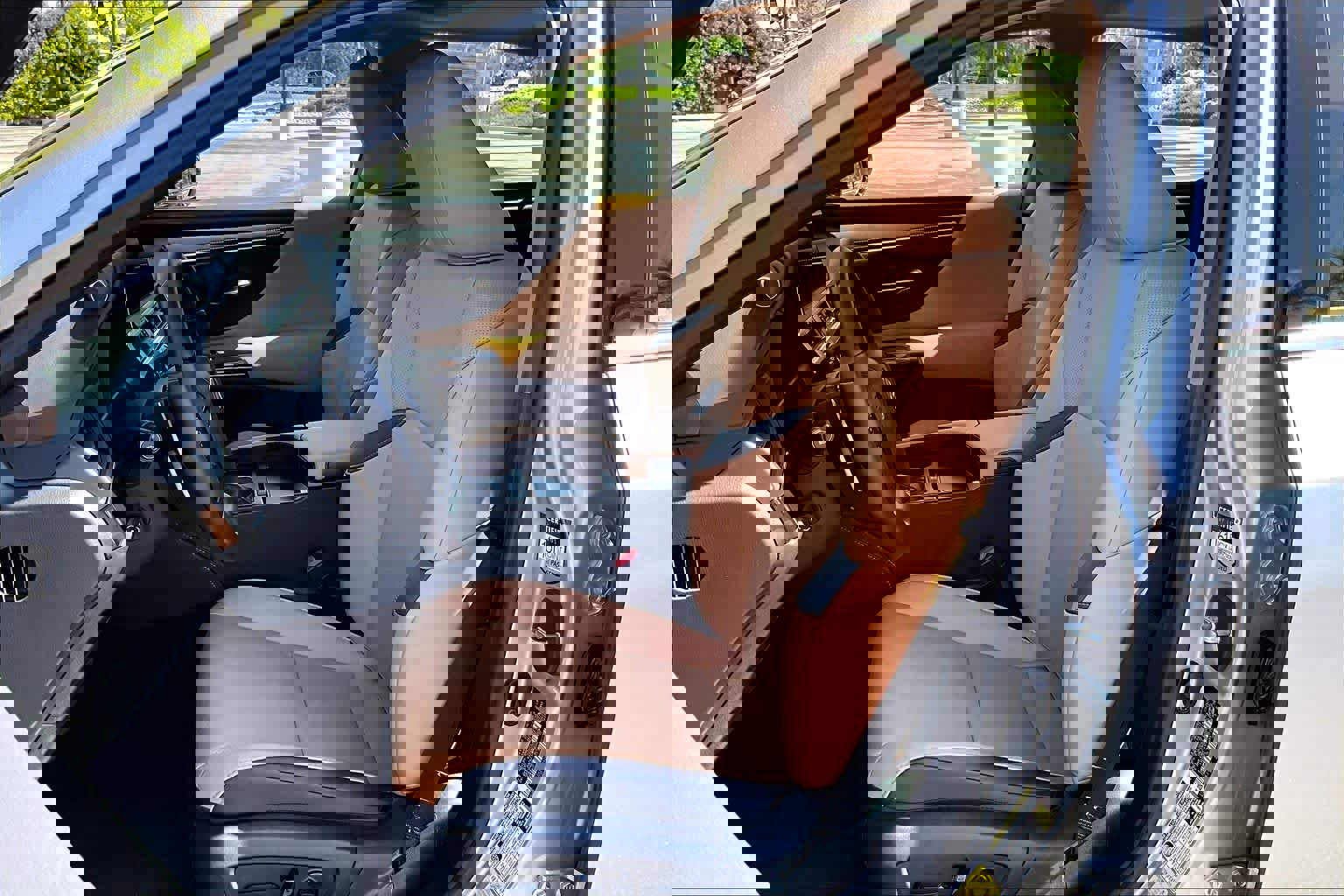 Certified 2025 Lexus ES 300h w/ Premium Package image 7