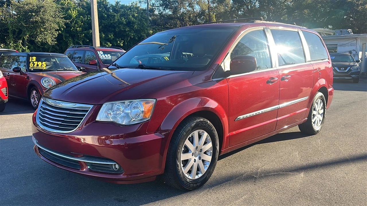 Used 2016 Chrysler Town & Country Touring FWD image 2