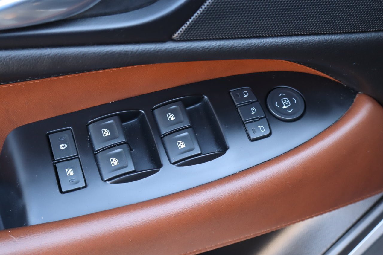 Used 2020 Cadillac Escalade Luxury RWD image 25
