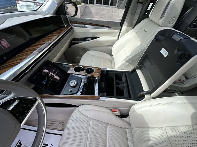 Certified 2025 Cadillac Escalade Premium Luxury Platinum image 29