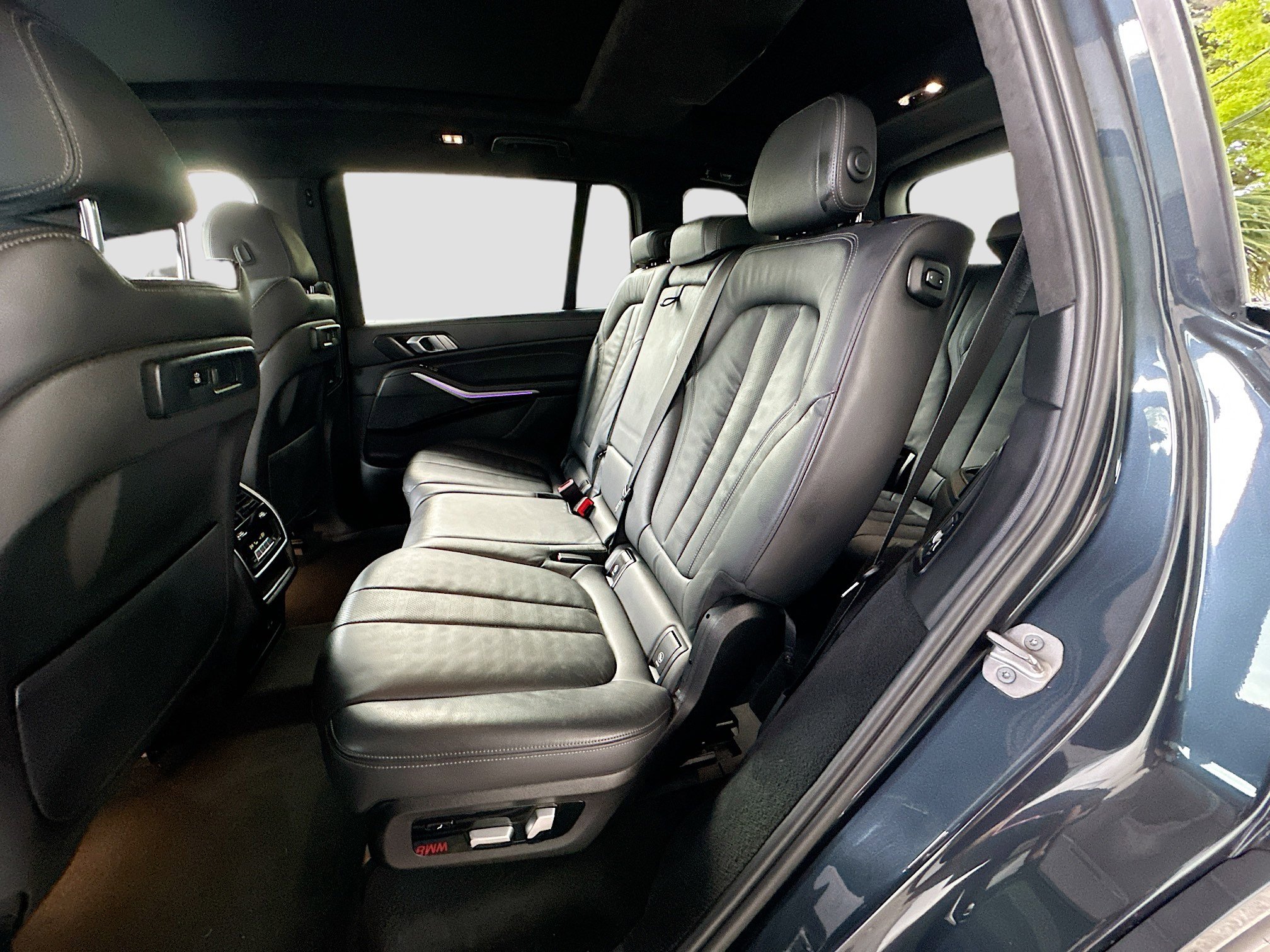 Used 2022 BMW X7 xDrive40i w/ Premium Package image 25