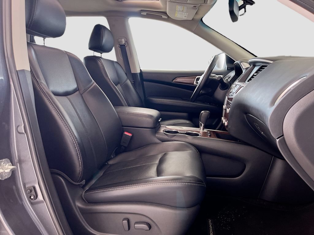 Used 2019 Nissan Pathfinder Platinum w/ Cargo Package FWD image 31