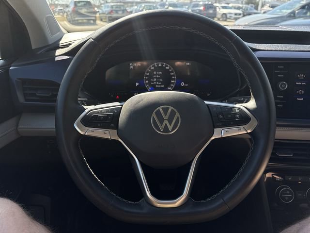 Used 2024 Volkswagen Taos SE w/ Panoramic Sunroof Package AWD/4WD image 17