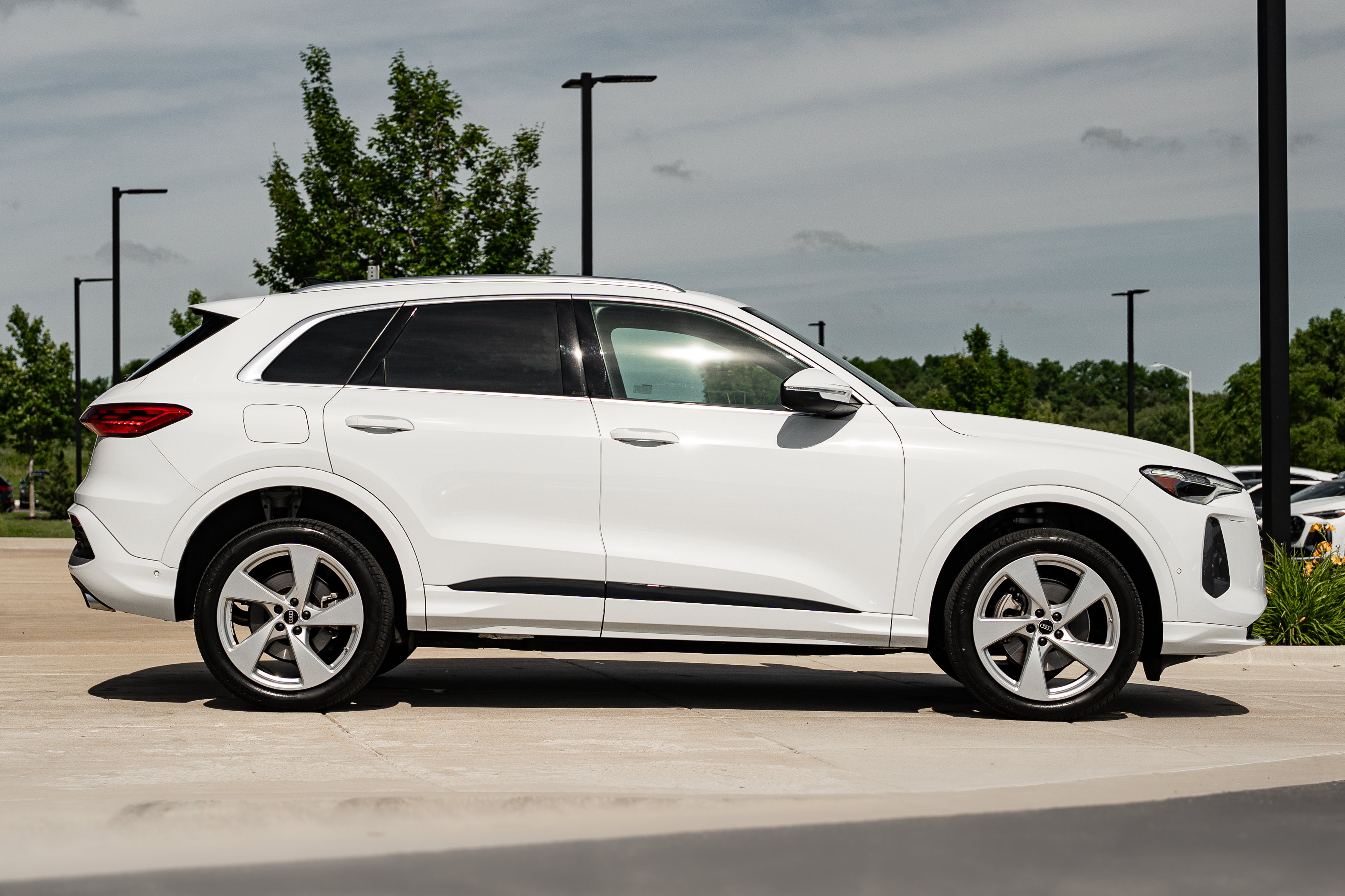Certified 2025 Audi Q5 Premium w/ Premium Plus AWD/4WD image 3
