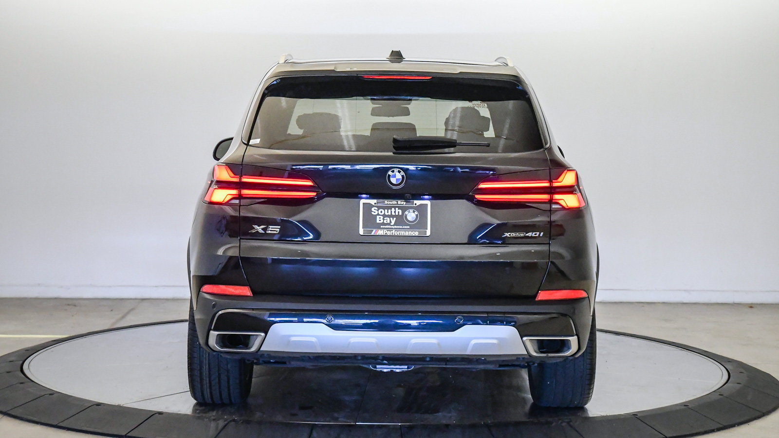 Certified 2024 BMW X5 xDrive40i w/ Premium Package AWD/4WD image 3