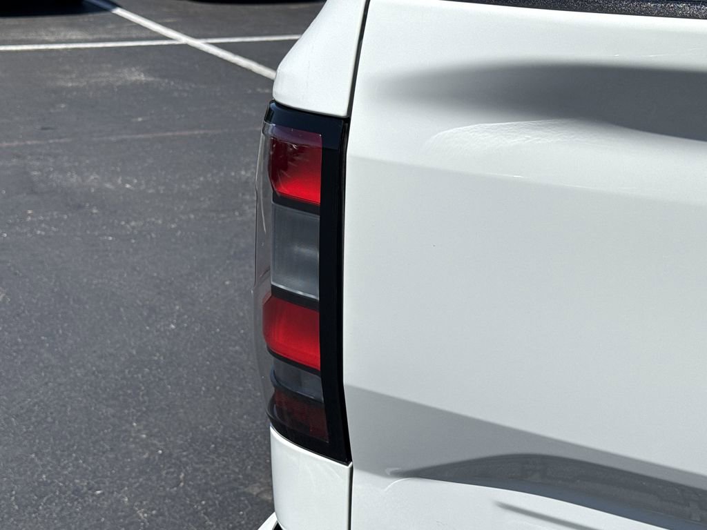 Certified 2022 Nissan Frontier SV RWD image 18