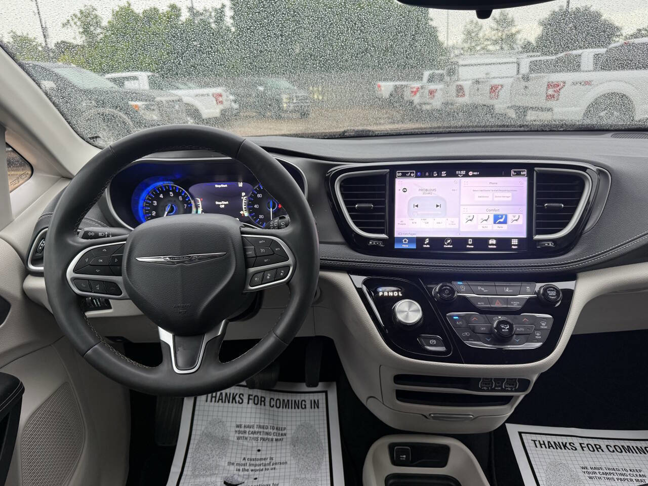 Used 2023 Chrysler Pacifica Touring-L FWD image 20