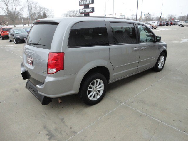 Used 2015 Dodge Grand Caravan SXT image 16