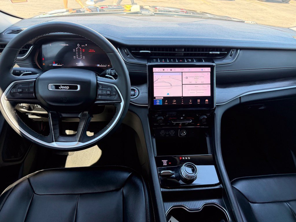 Used 2023 Jeep Grand Cherokee L Limited AWD/4WD image 23