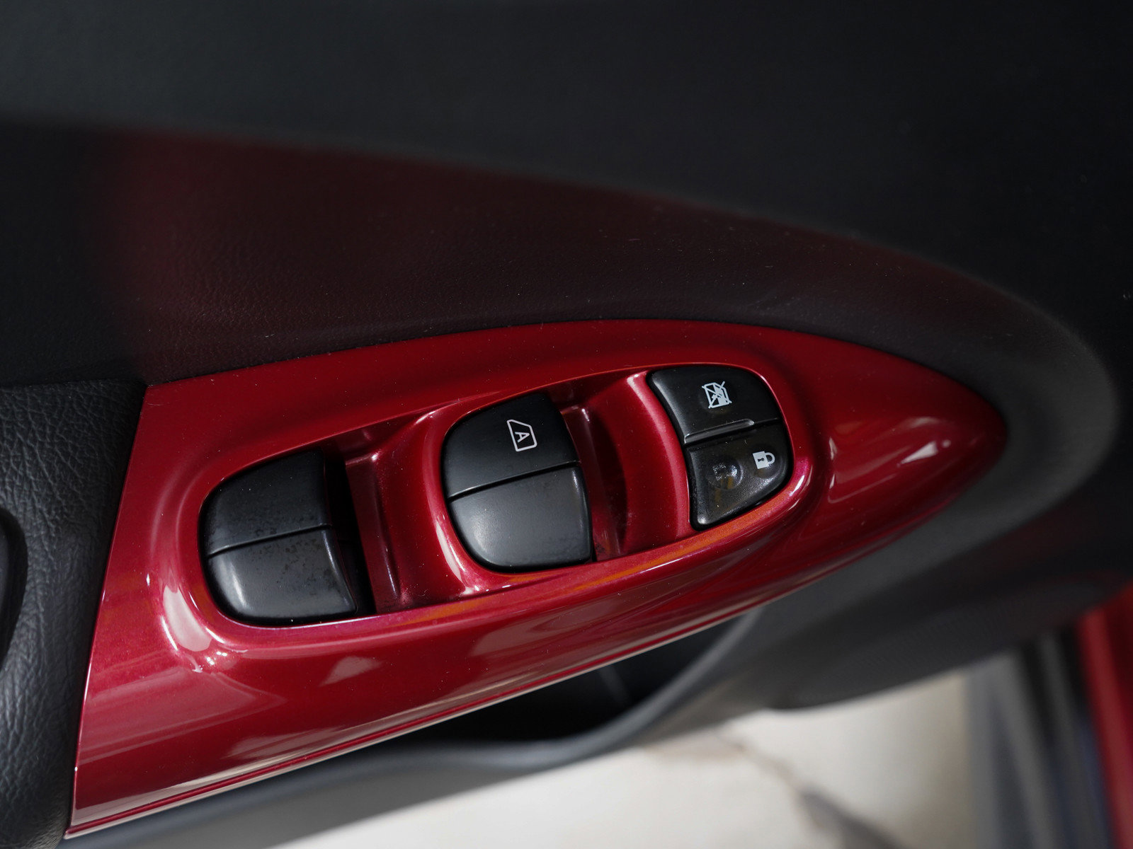 Used 2015 Nissan Juke SV w/ Cold Weather Package image 21