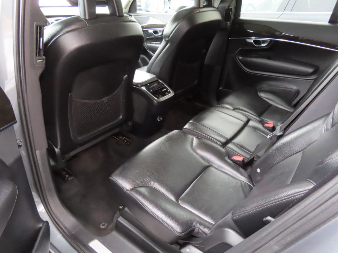 Used 2018 Volvo XC90 T6 Momentum w/ Convenience Package image 11