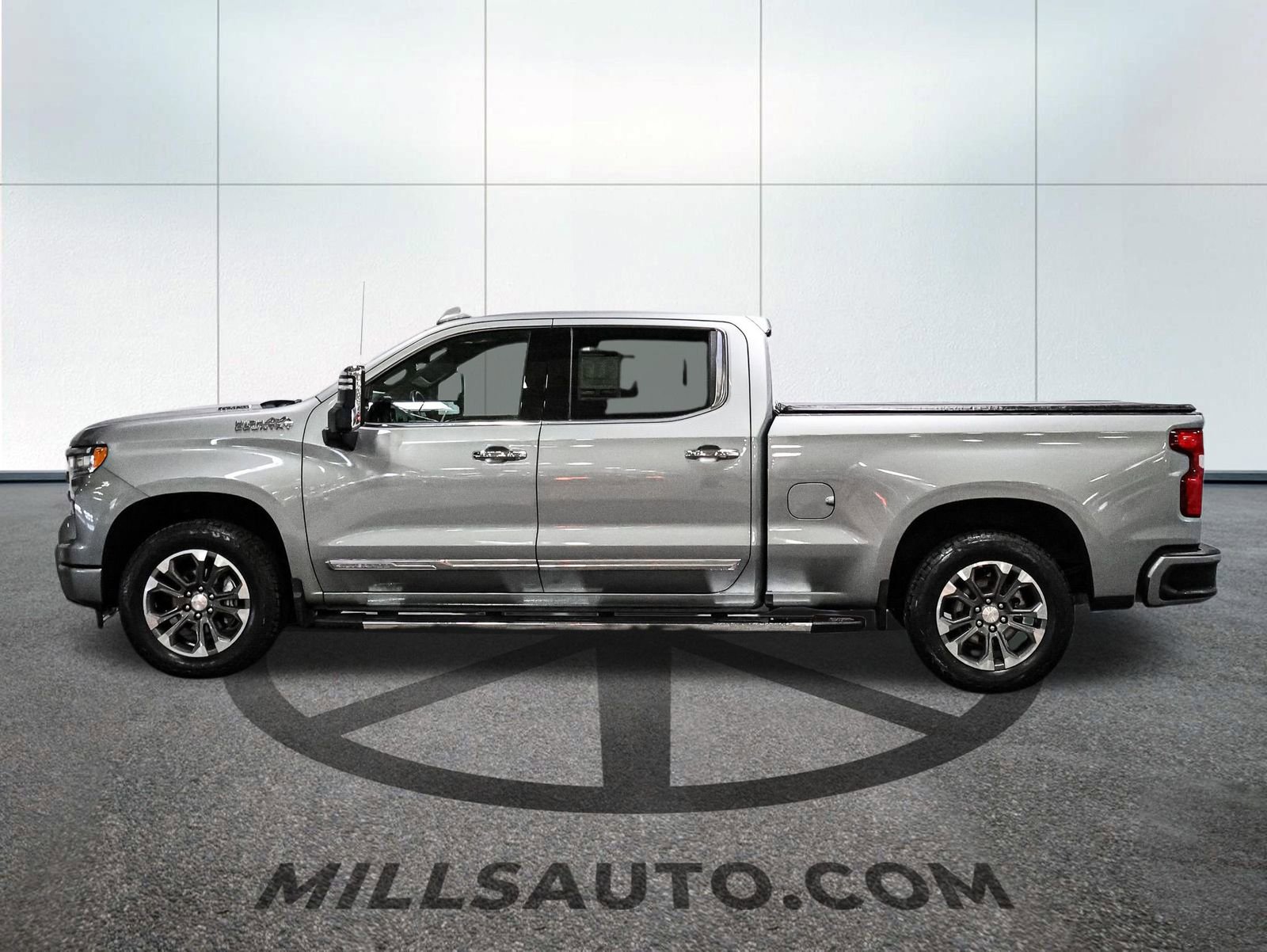 Certified 2025 Chevrolet Silverado 1500 High Country w/ Technology Package image 3