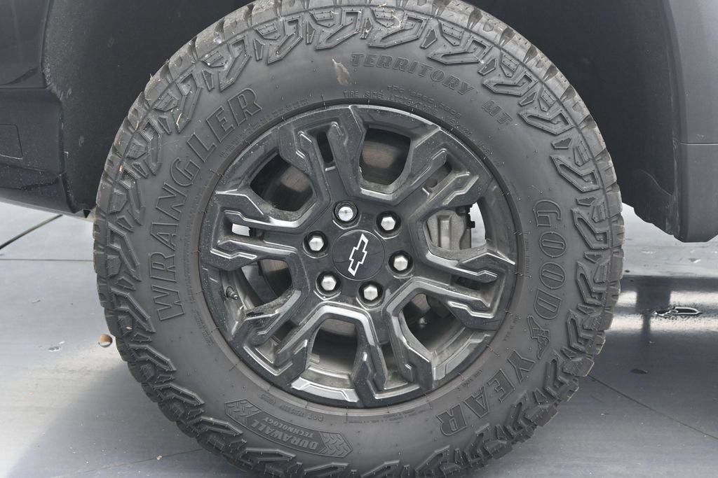 Used 2025 Chevrolet Silverado 1500 ZR2 w/ Technology Package AWD/4WD image 9