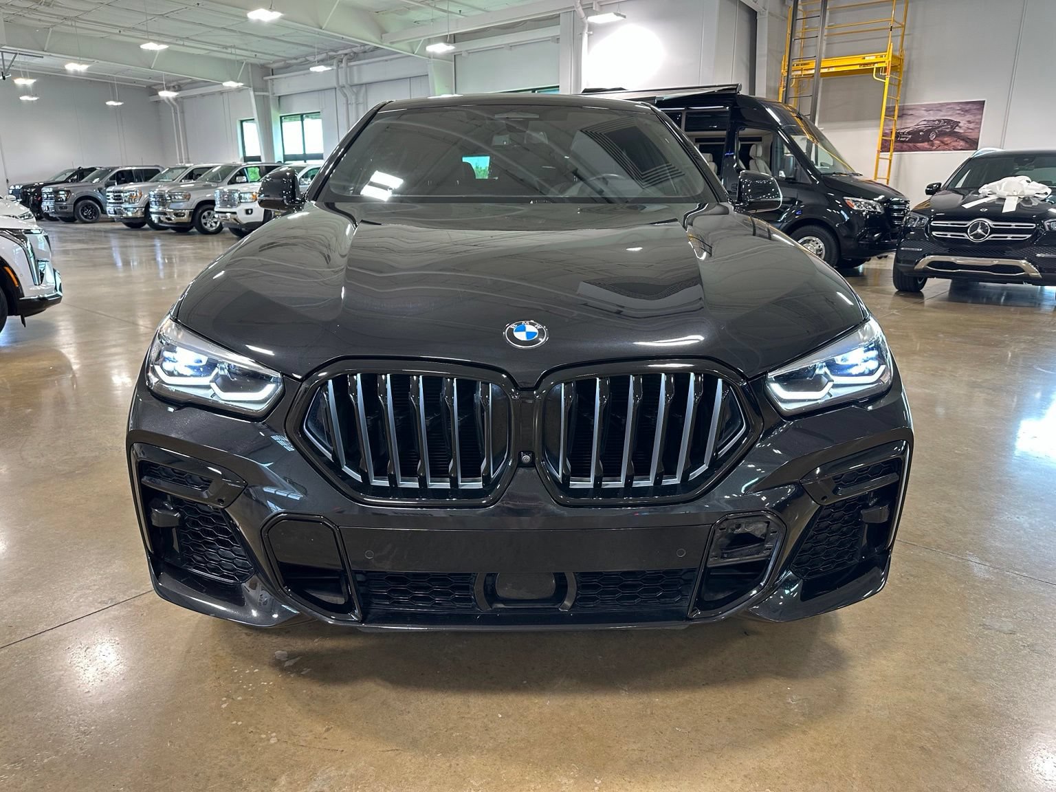 Used 2023 BMW X6 M50i AWD/4WD image 2