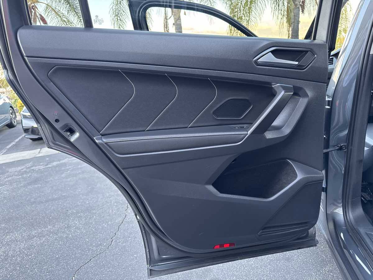 Used 2022 Volkswagen Tiguan SE image 28