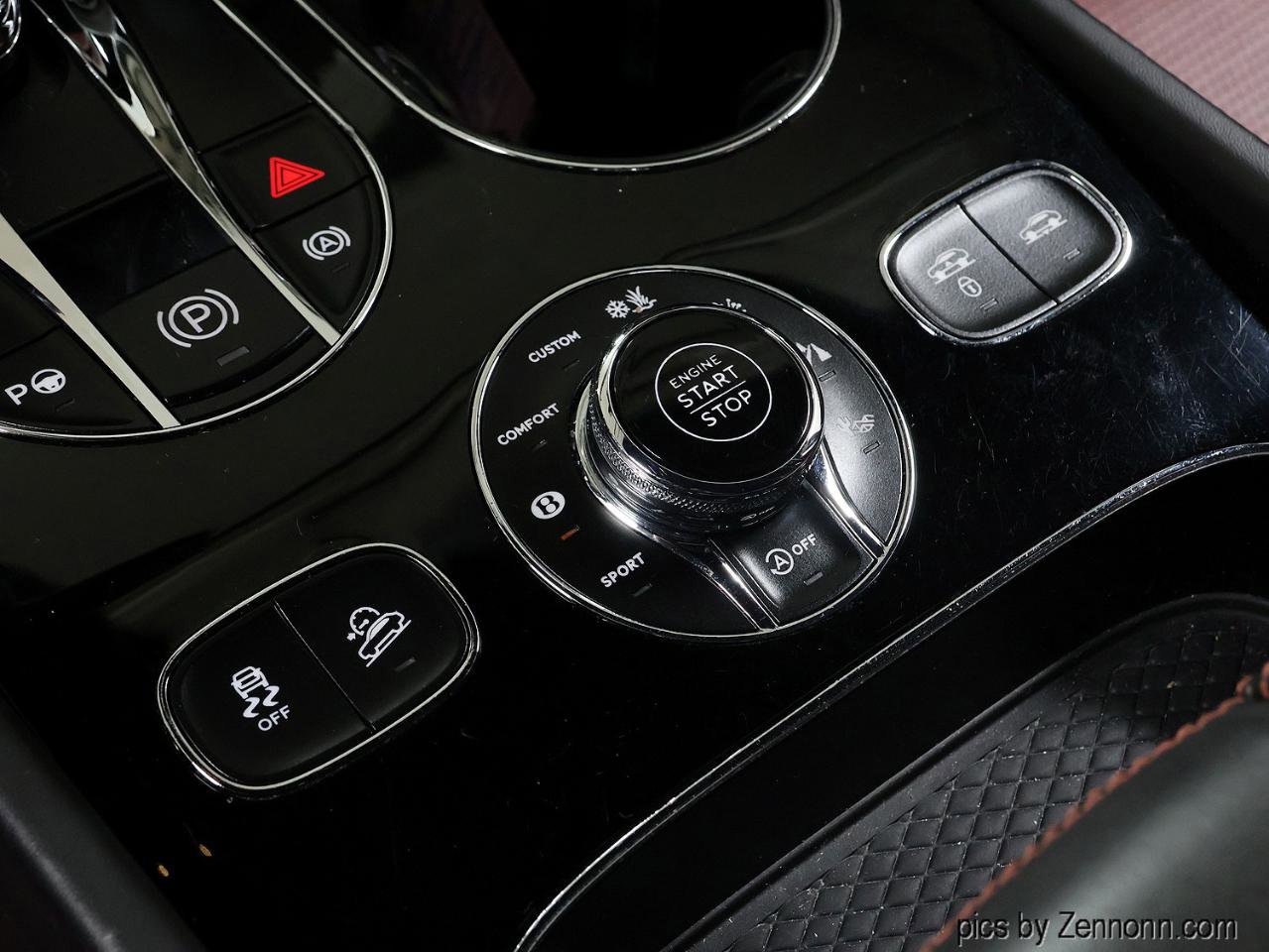 Used 2017 Bentley Bentayga image 29