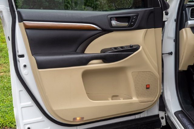 Used 2019 Toyota Highlander Limited FWD image 44