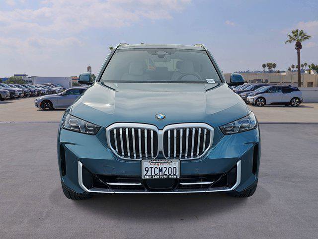 Used 2025 BMW X5 sDrive40i w/ Parking Assistance Package image 2