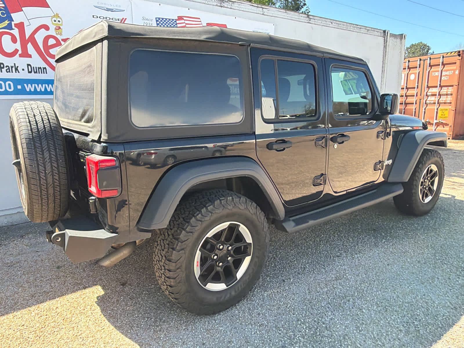 Used 2018 Jeep Wrangler Unlimited Sport image 3