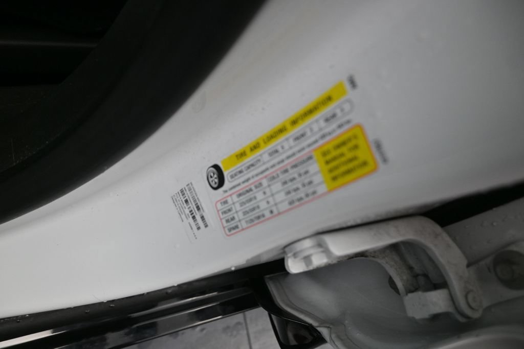 Used 2024 Buick Encore GX Sport Touring FWD image 8
