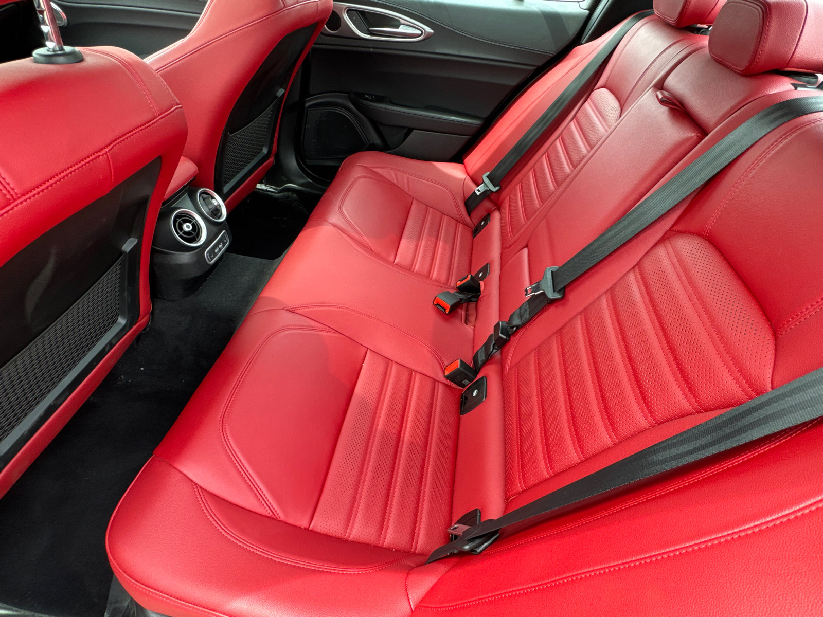 Used 2024 Alfa Romeo Giulia Veloce AWD/4WD image 24