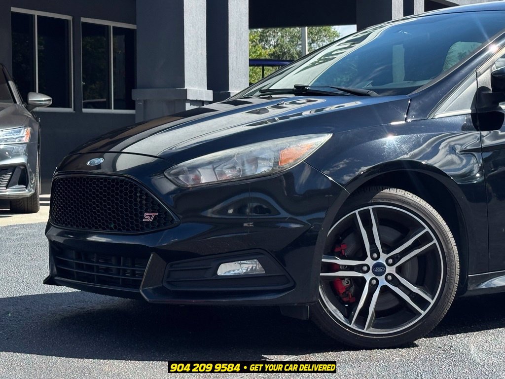 Used 2017 Ford Focus ST FWD image 2