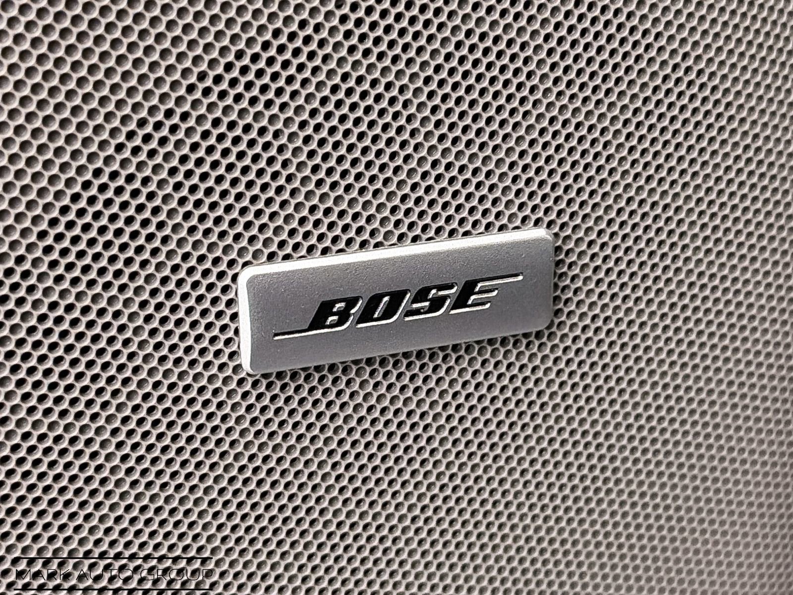 Used 2024 Chevrolet Suburban LT w/ Luxury Package RWD image 9