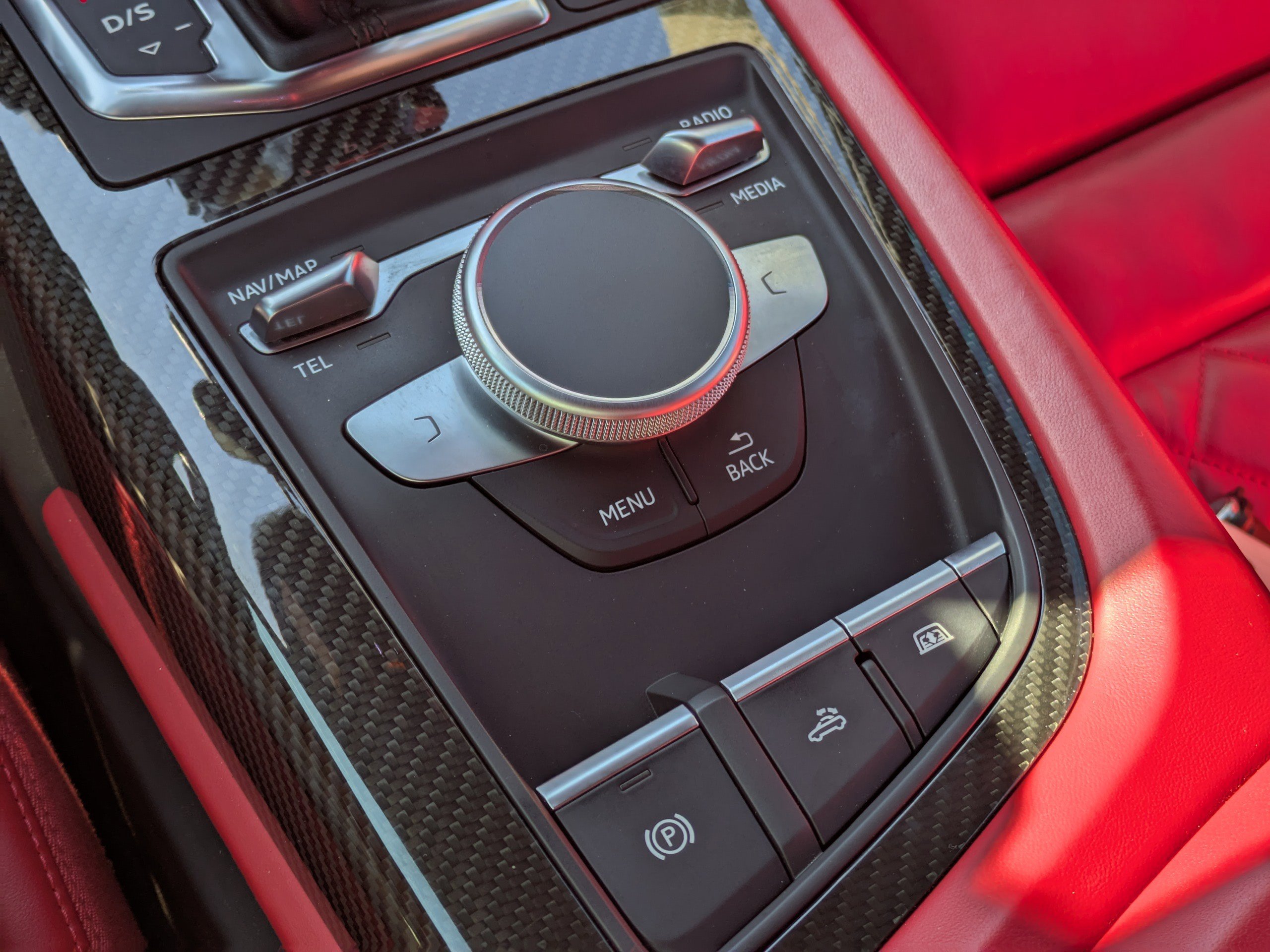 Used 2017 Audi R8 V10 w/ Carbon Exterior Package image 26