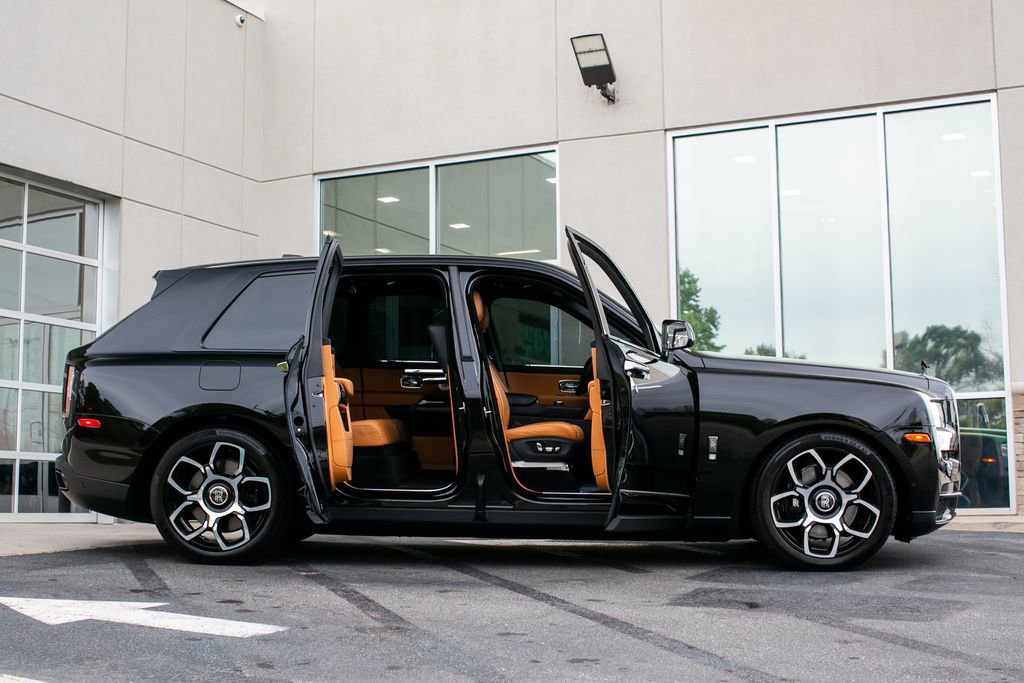 Used 2022 Rolls-Royce Cullinan Black Badge image 4