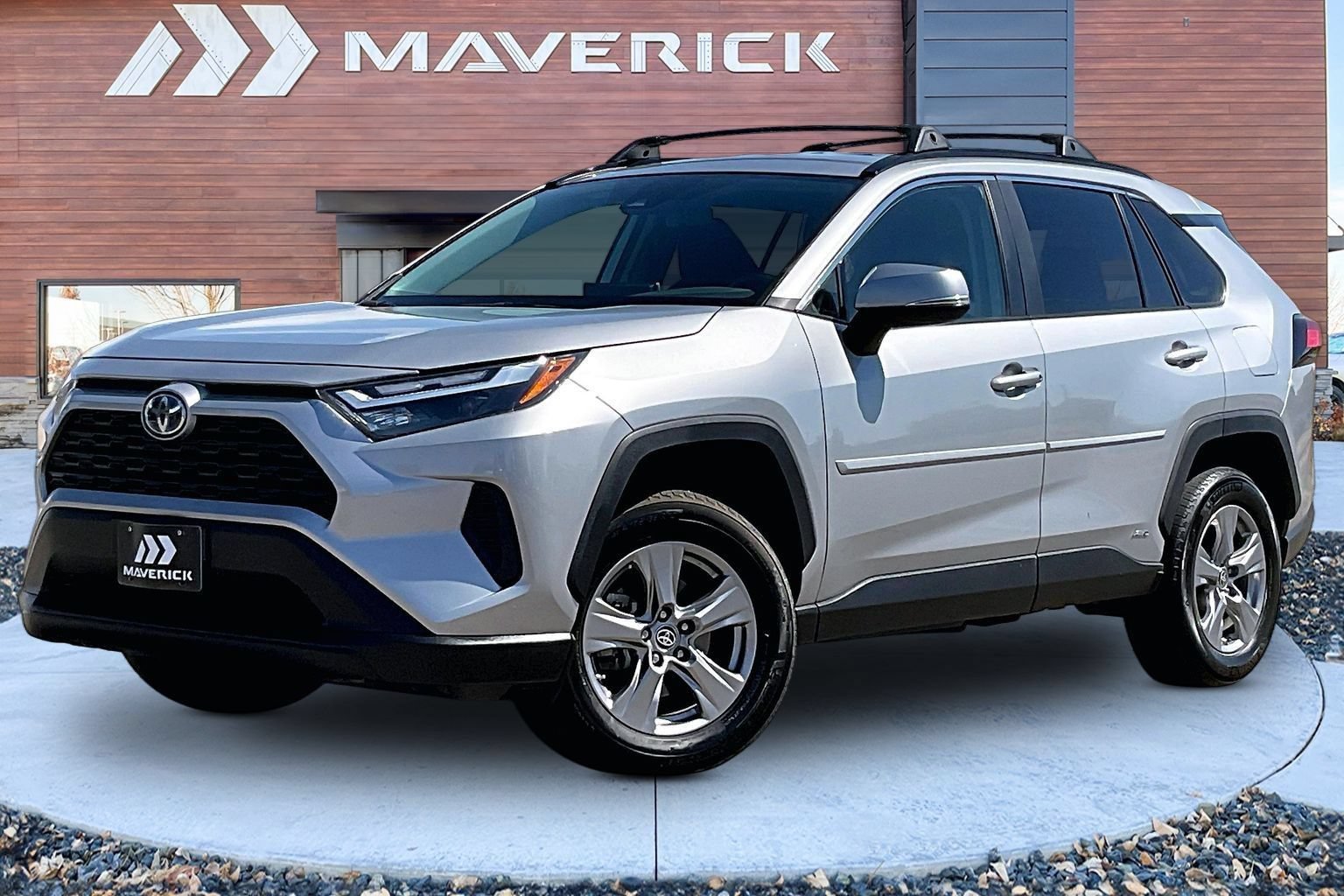 Used 2023 Toyota RAV4 LE AWD/4WD image 3