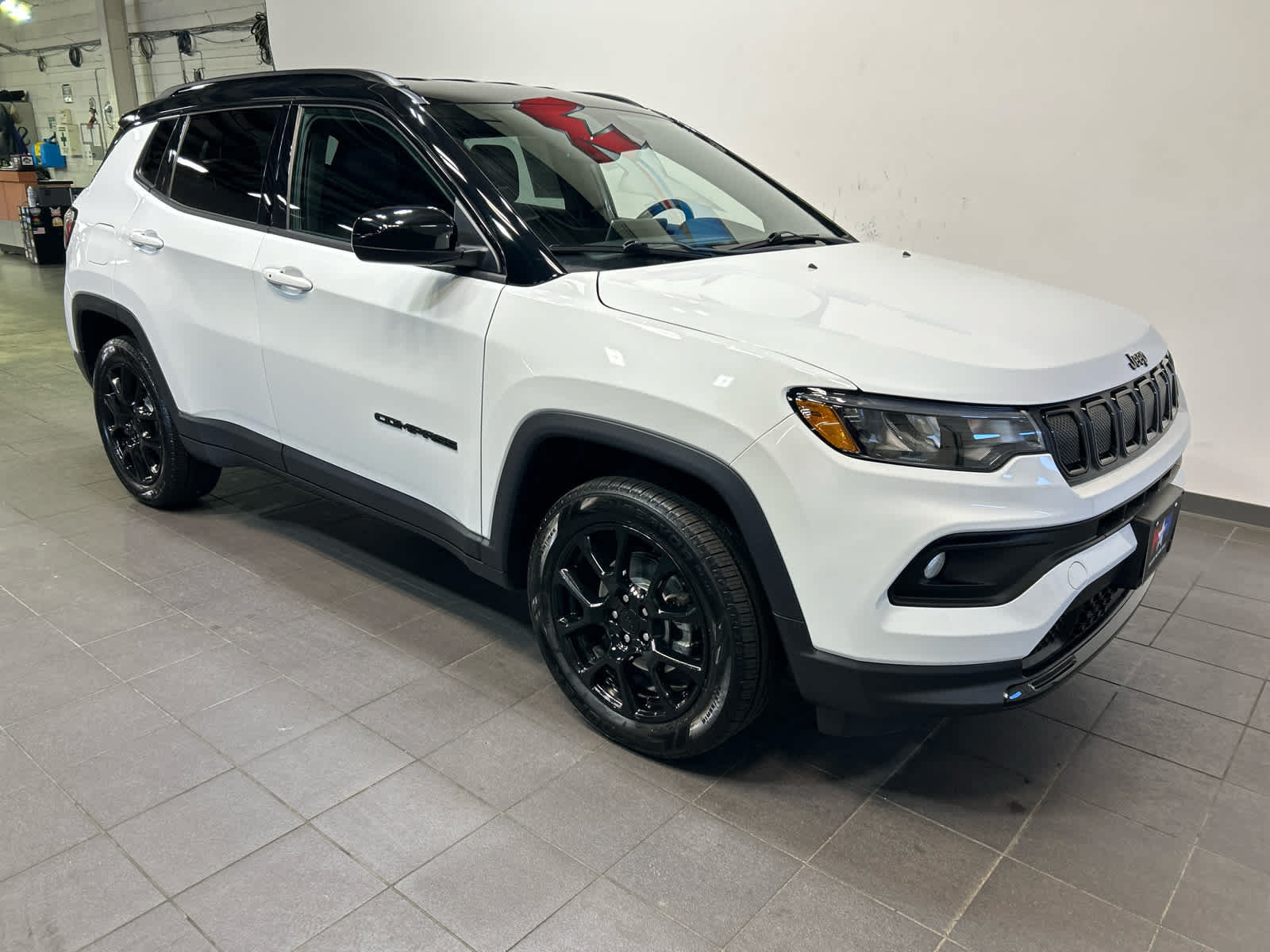Used 2022 Jeep Compass Latitude w/ Convenience Group AWD/4WD image 2