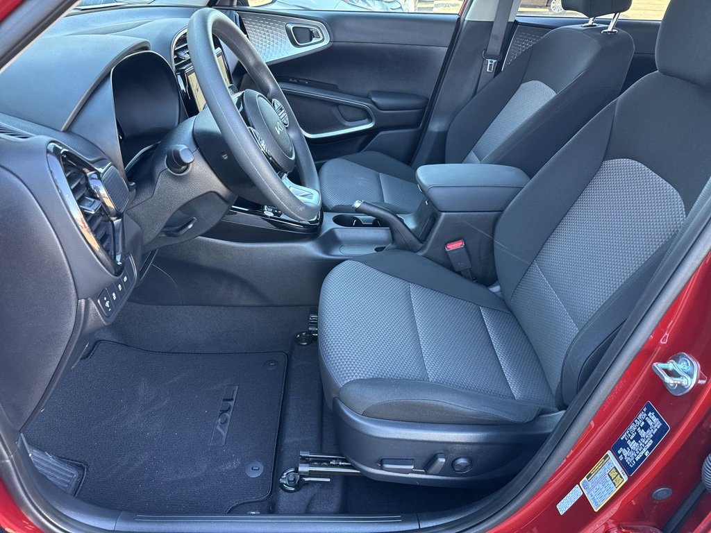 Used 2025 Kia Soul S image 23