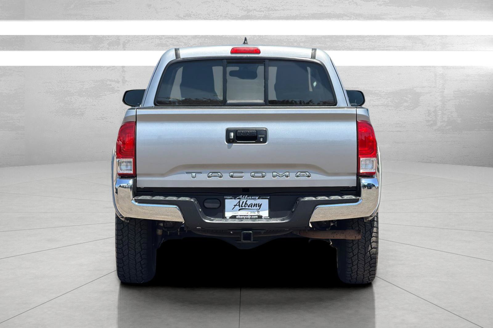 Used 2016 Toyota Tacoma SR5 RWD image 6