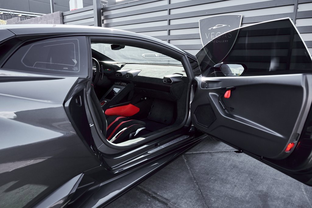 Used 2023 Lamborghini Huracan STO image 33