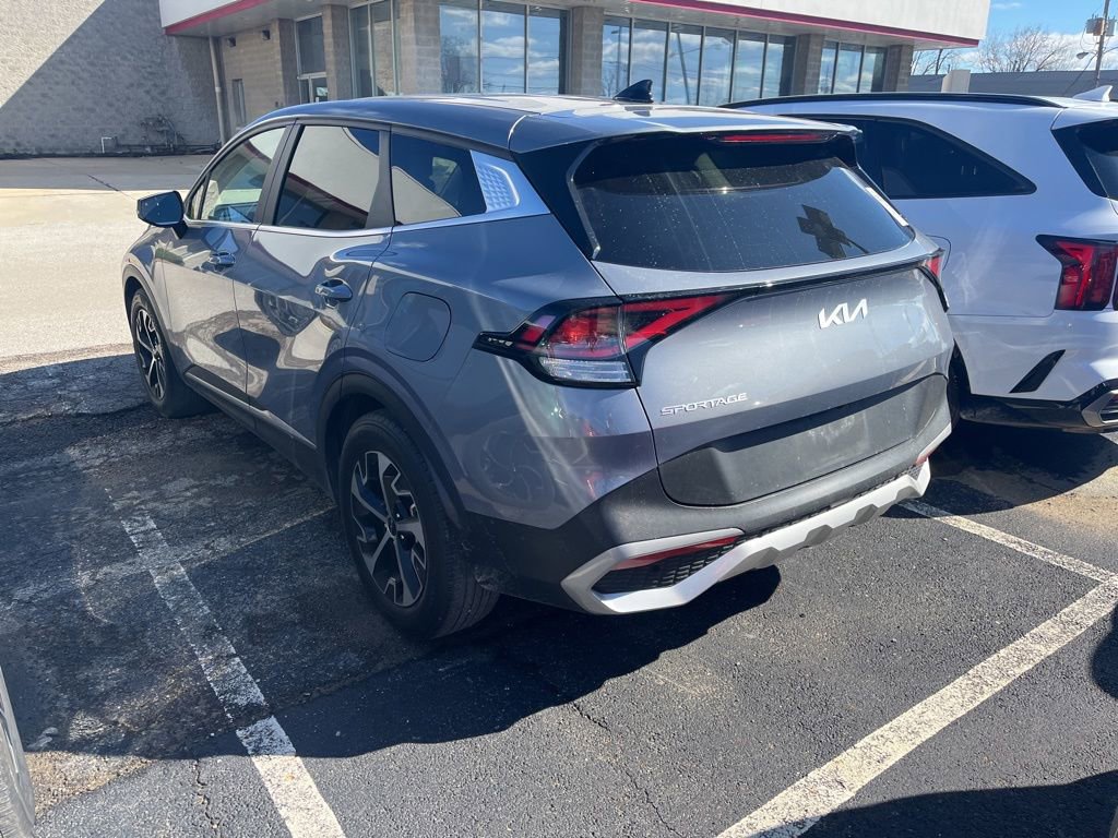 Used 2023 Kia Sportage EX image 3
