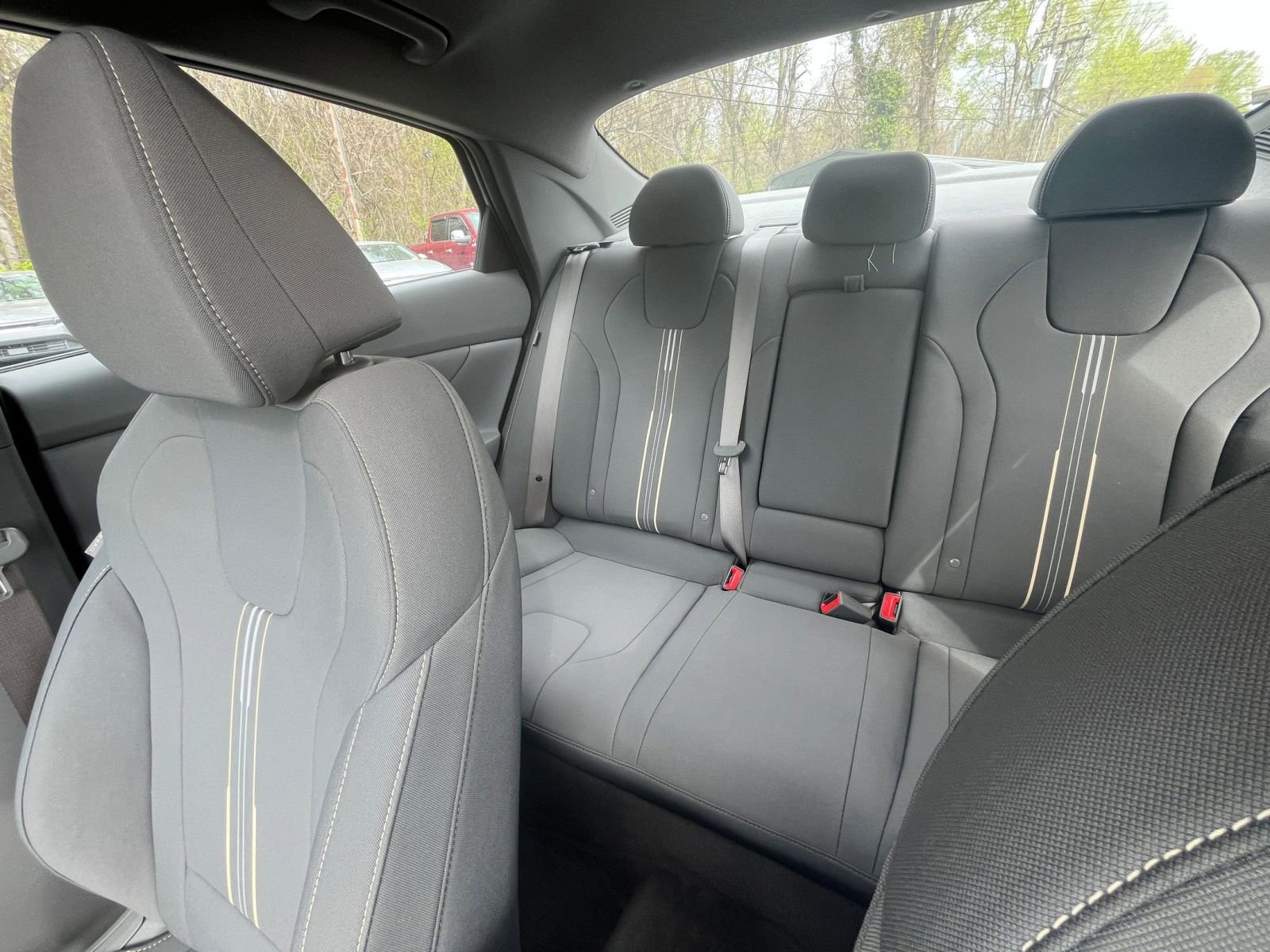 Used 2025 Hyundai Elantra SEL image 36