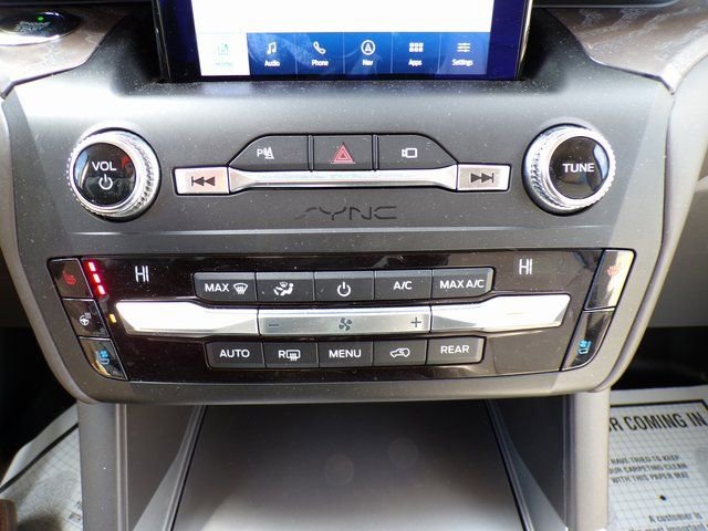 Used 2020 Ford Explorer Platinum w/ Premium Technology Package image 31