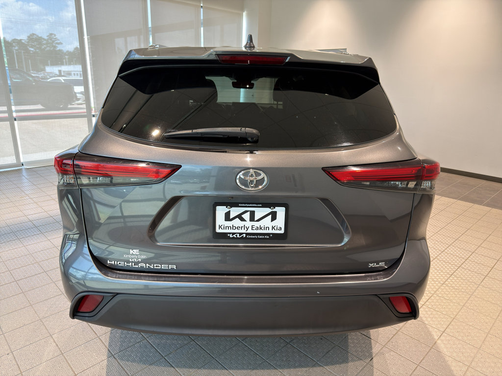 Used 2020 Toyota Highlander XLE image 4
