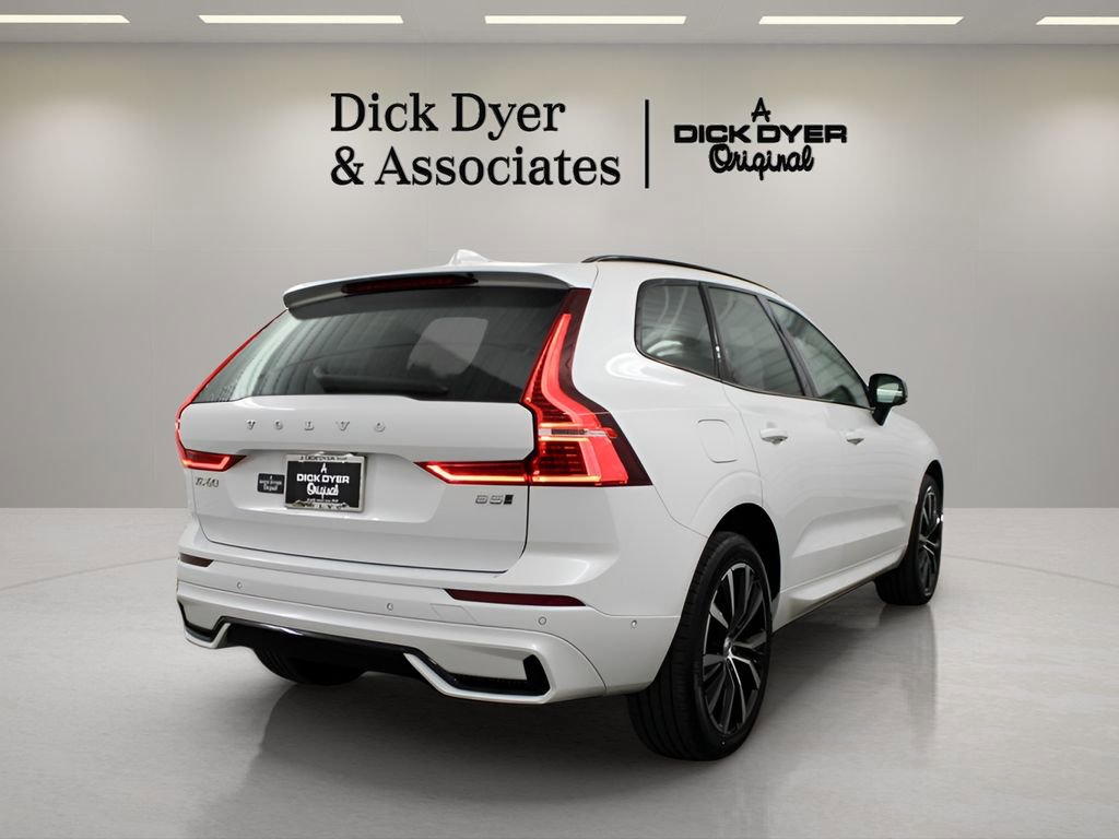 Used 2025 Volvo XC60 B5 Ultra image 2