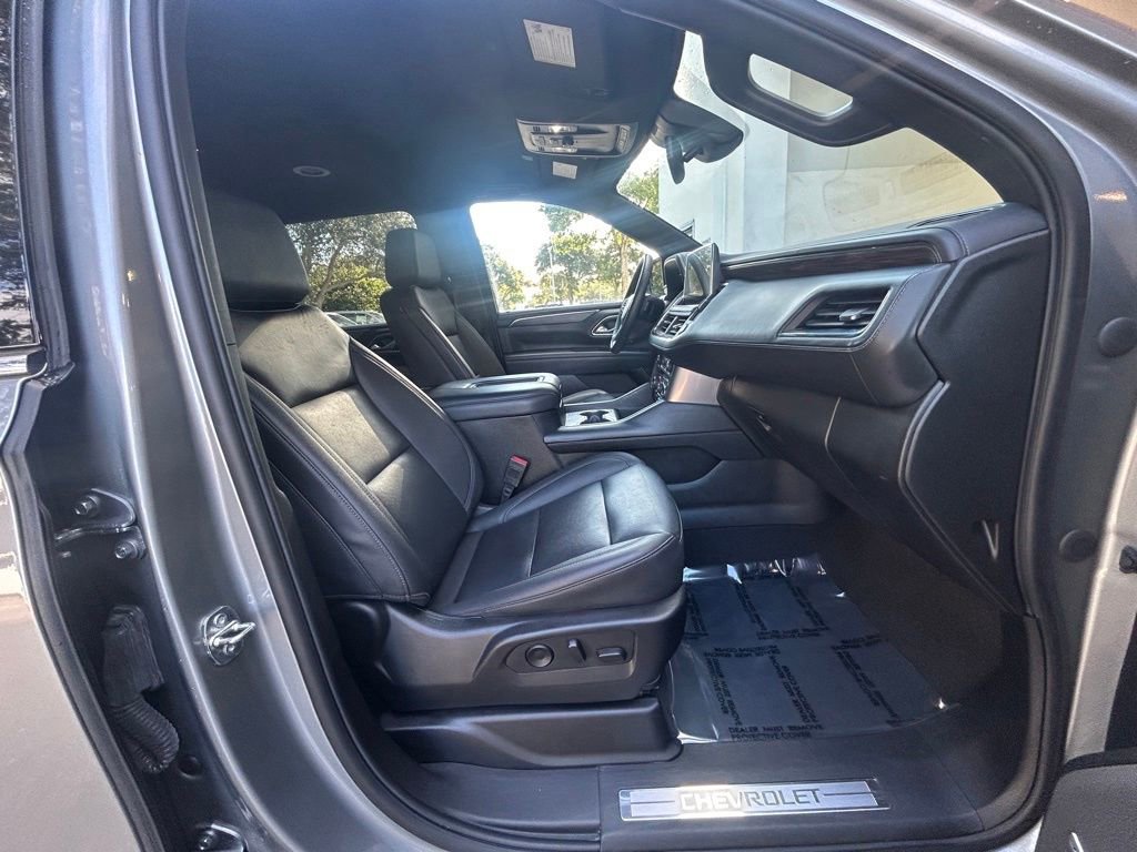 Used 2023 Chevrolet Suburban LT image 21