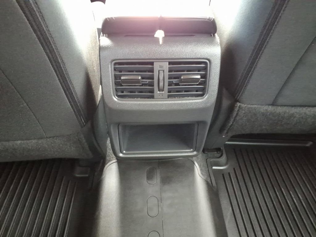 Used 2025 Nissan Rogue S FWD image 14