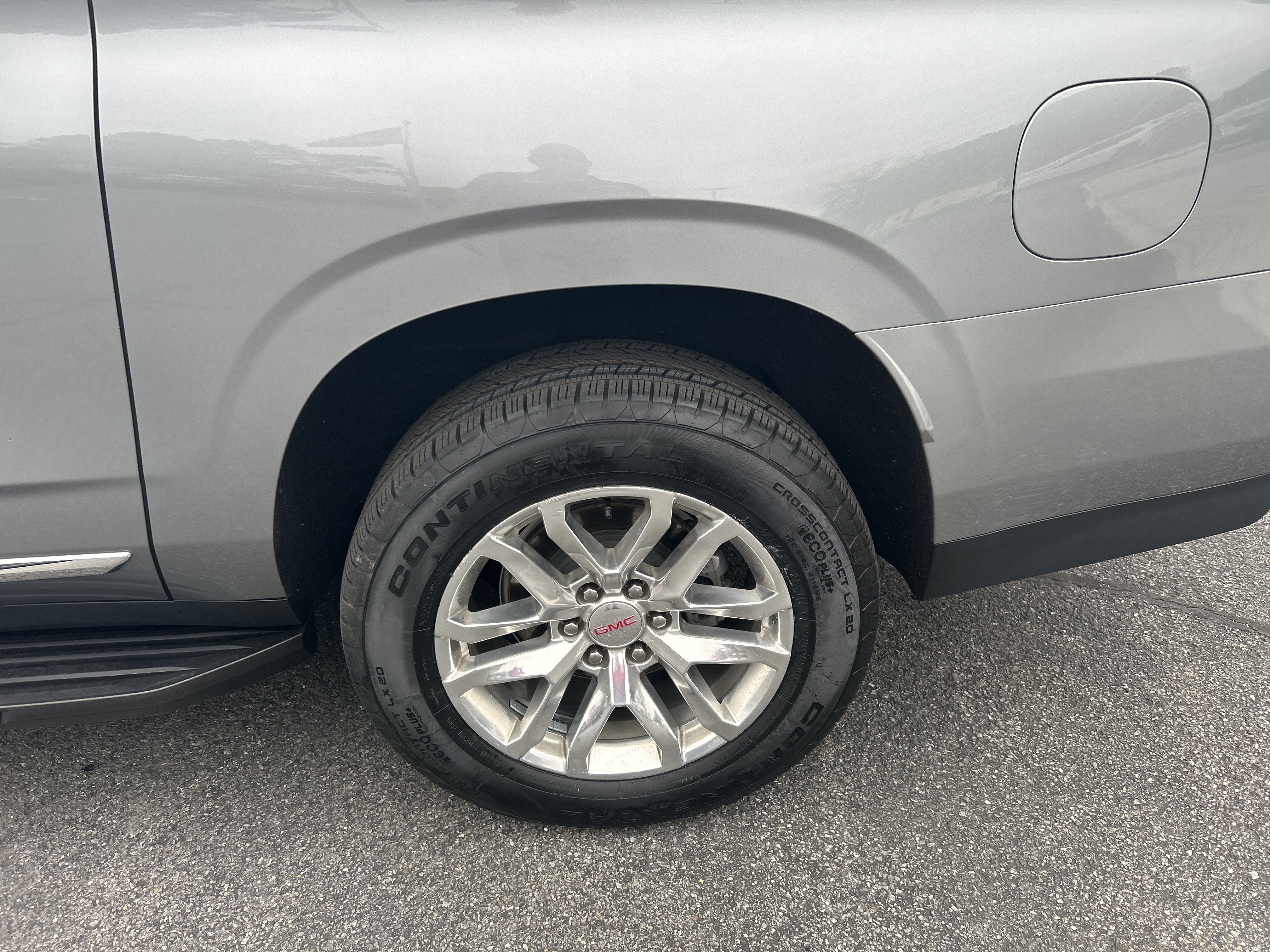 Certified 2023 GMC Yukon XL SLT w/ SLT Premium Package AWD/4WD image 6