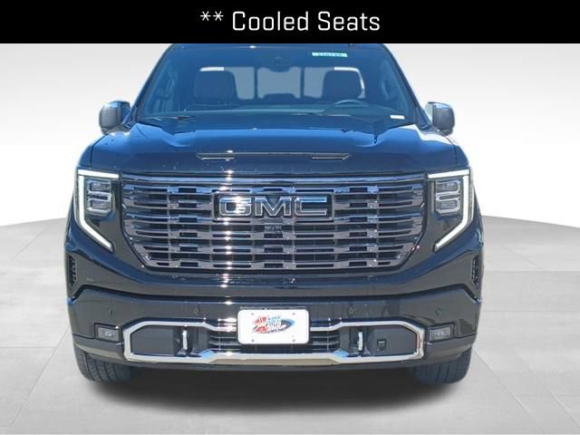 Used 2026 GMC Sierra 1500 Denali Ultimate w/ LPO, Black Badging Package AWD/4WD image 8