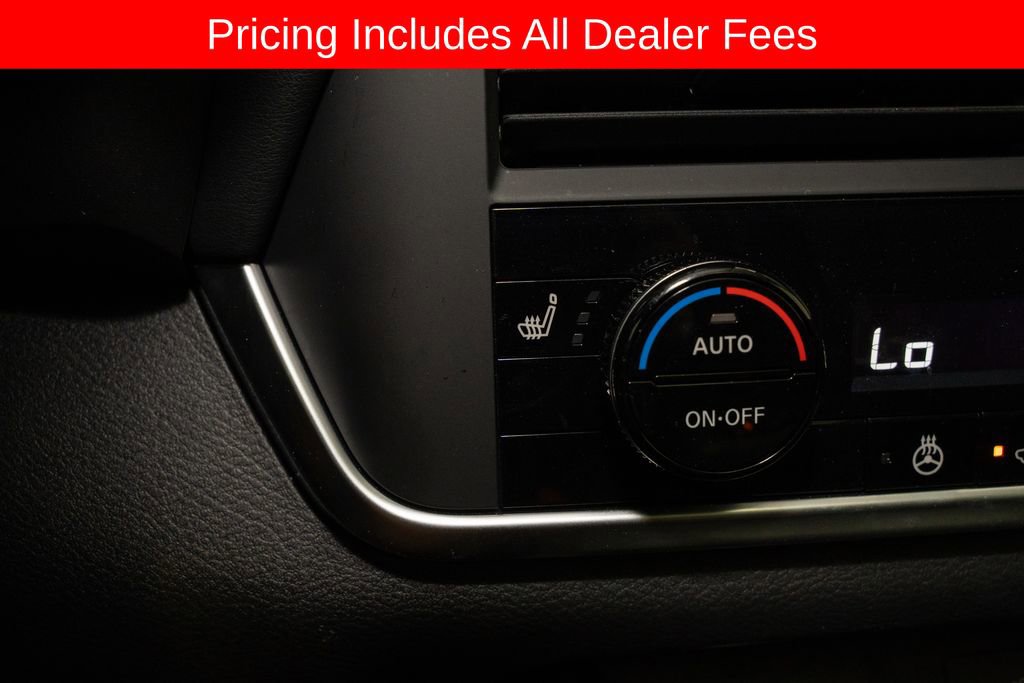Used 2023 Nissan Rogue SV w/ SV Premium B Package FWD image 16