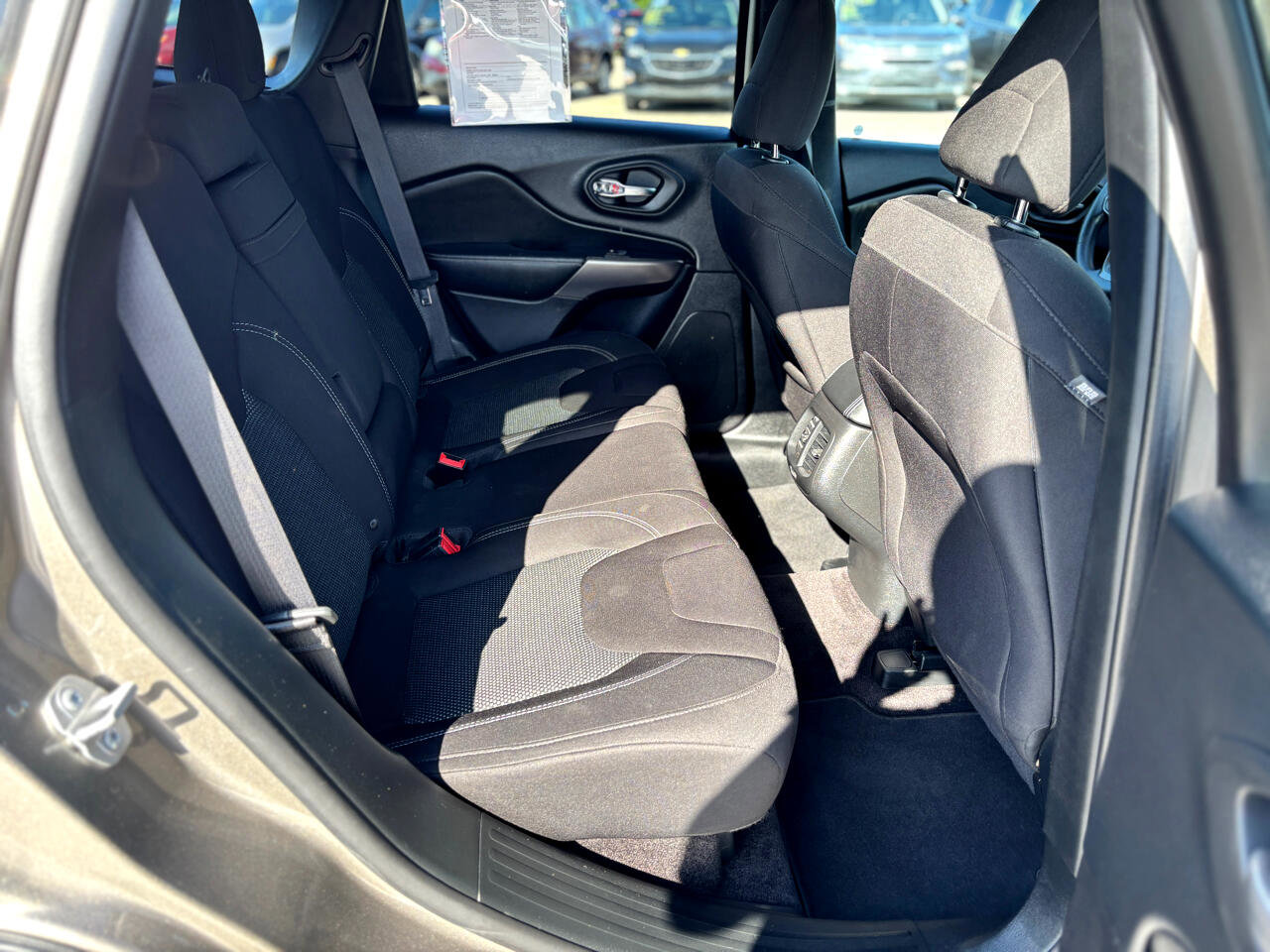 Used 2019 Jeep Cherokee Latitude w/ Popular Appearance Group image 23